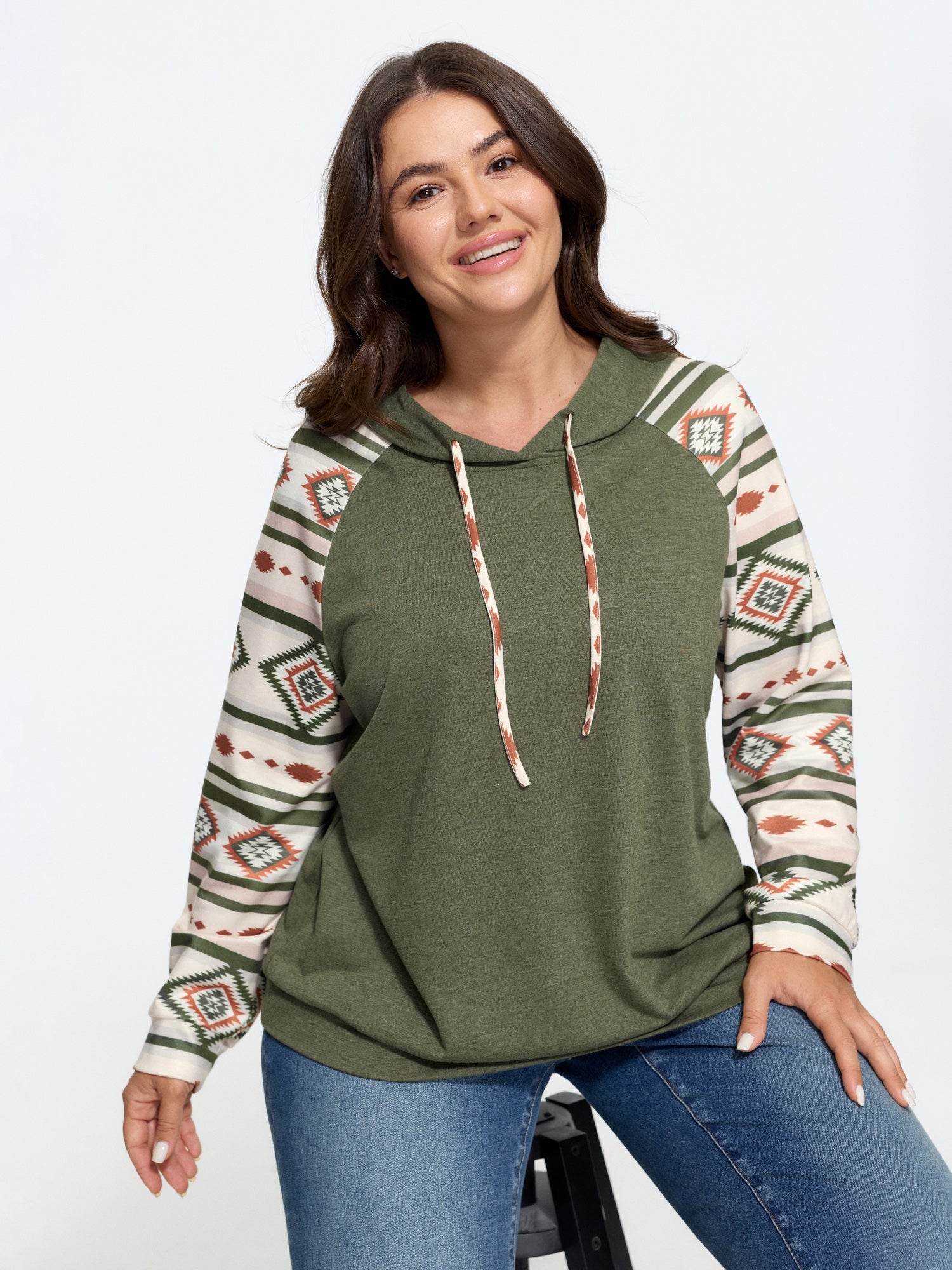 Geometric Print Raglan Sleeve Hooded Pullover
