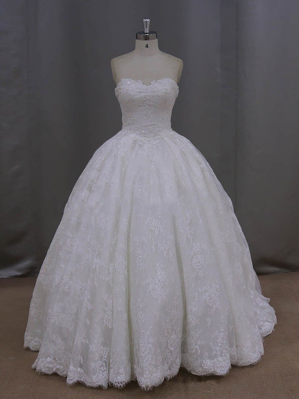 Stunning Ball Gown Sweetheart Strapless Lace Court Train Wedding Dresses