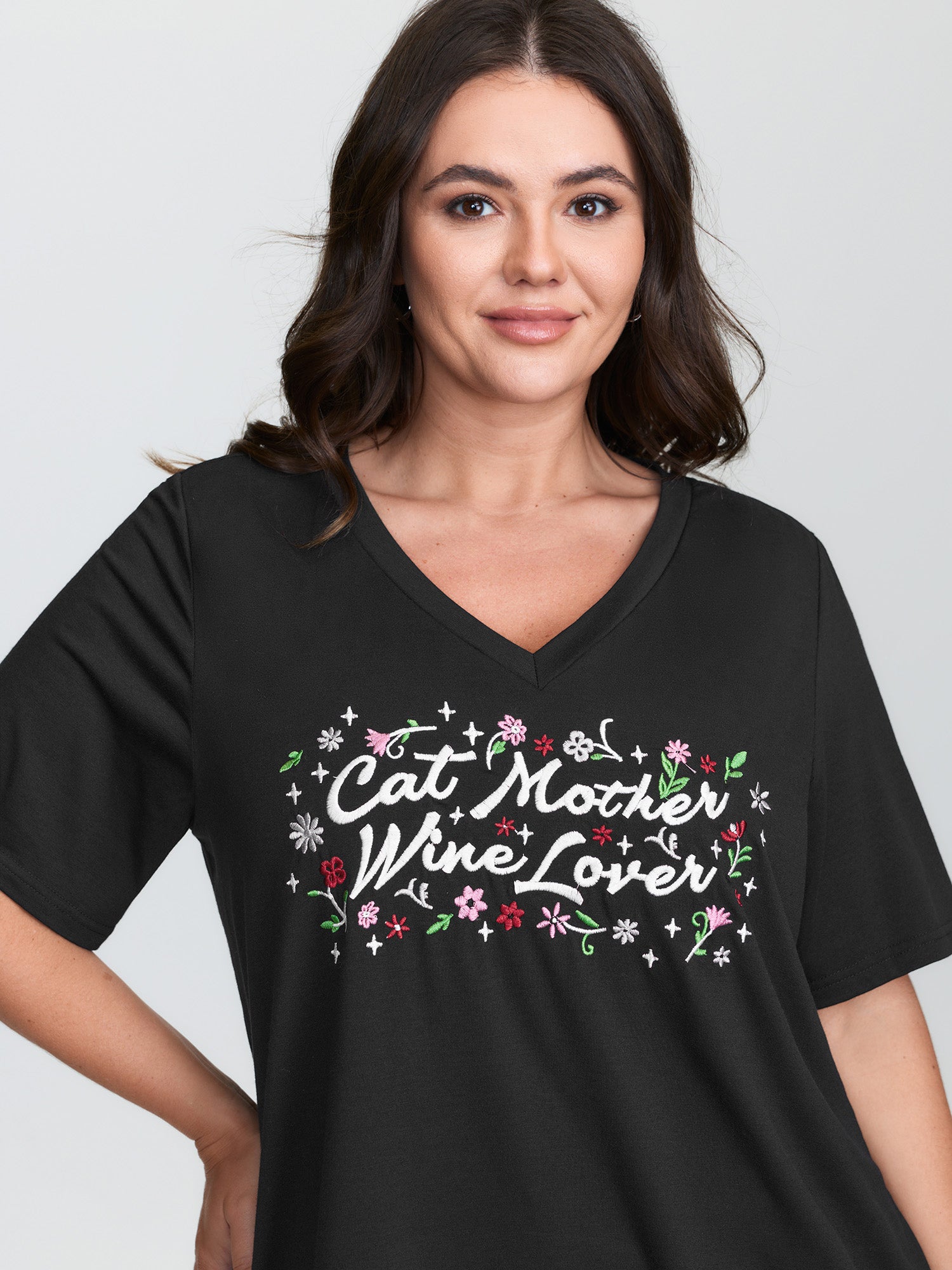 Cat Mother Motif Embroidery T-Shirt