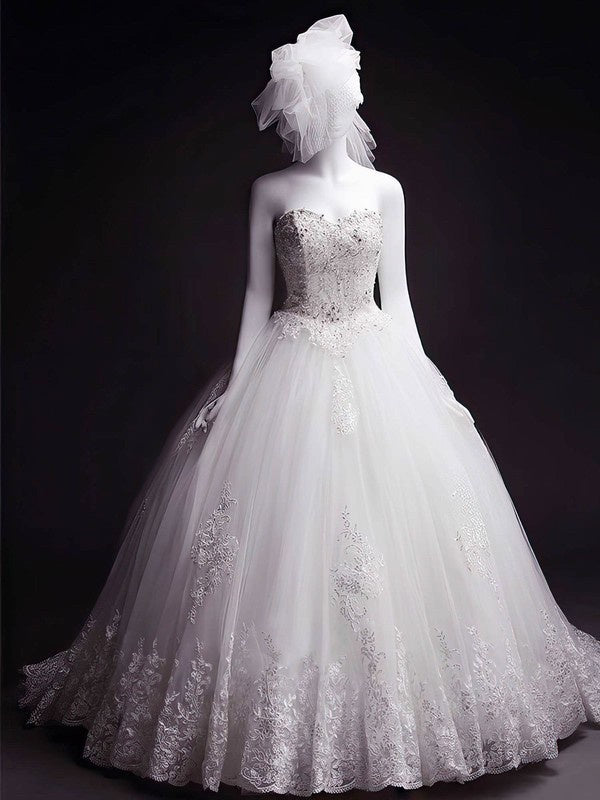 Elegant Sweep Train Sweetheart Tulle Strapless Lace Ball Gown Wedding Dresses with Appliques
