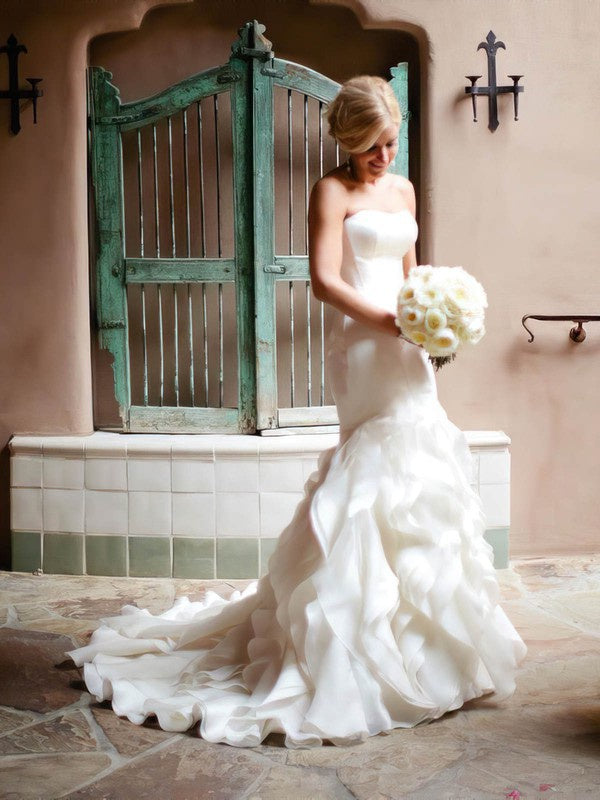 Fashionable Strapless Mermaid Organza Wedding Dresses with Cascading Ruffles