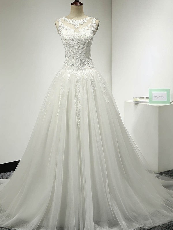 Glamorous A-Line Sleeveless Lace Tulle Wedding Dresses with Sweep Train