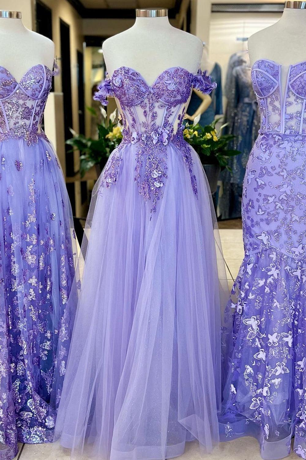 Elegant Off-the-Shoulder Purple Corset Prom Dress with Appliques in A-Line Silhouette