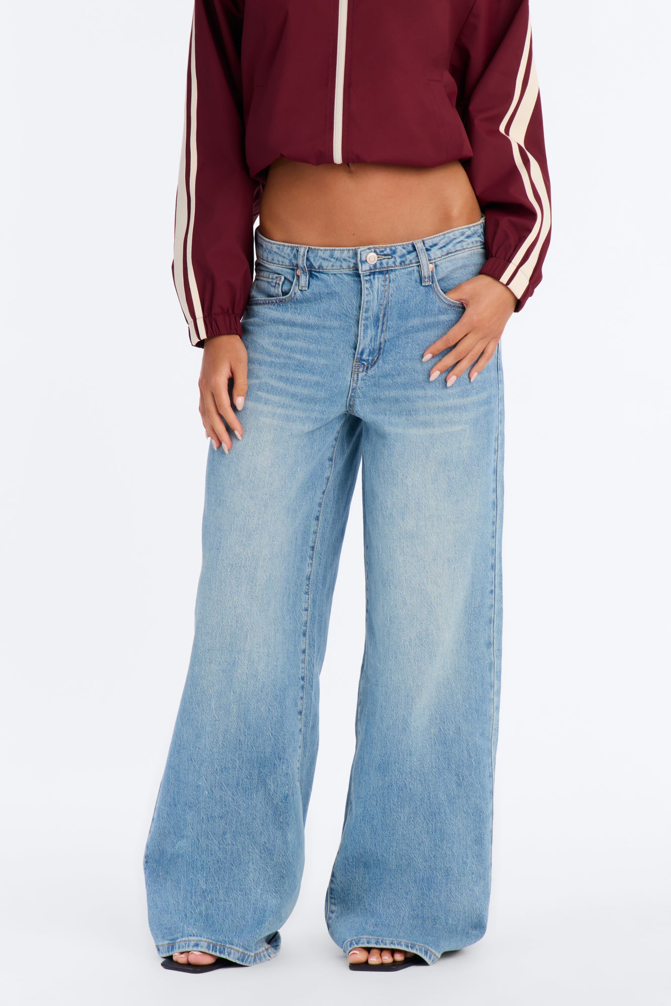 Vicente Waist Adjuster Low Stretch Wide Leg Jeans - Light Wash