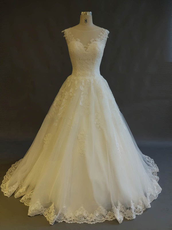 Elegant Ball Gown Sleeveless Backless Tulle Wedding Dresses with Chapel Train