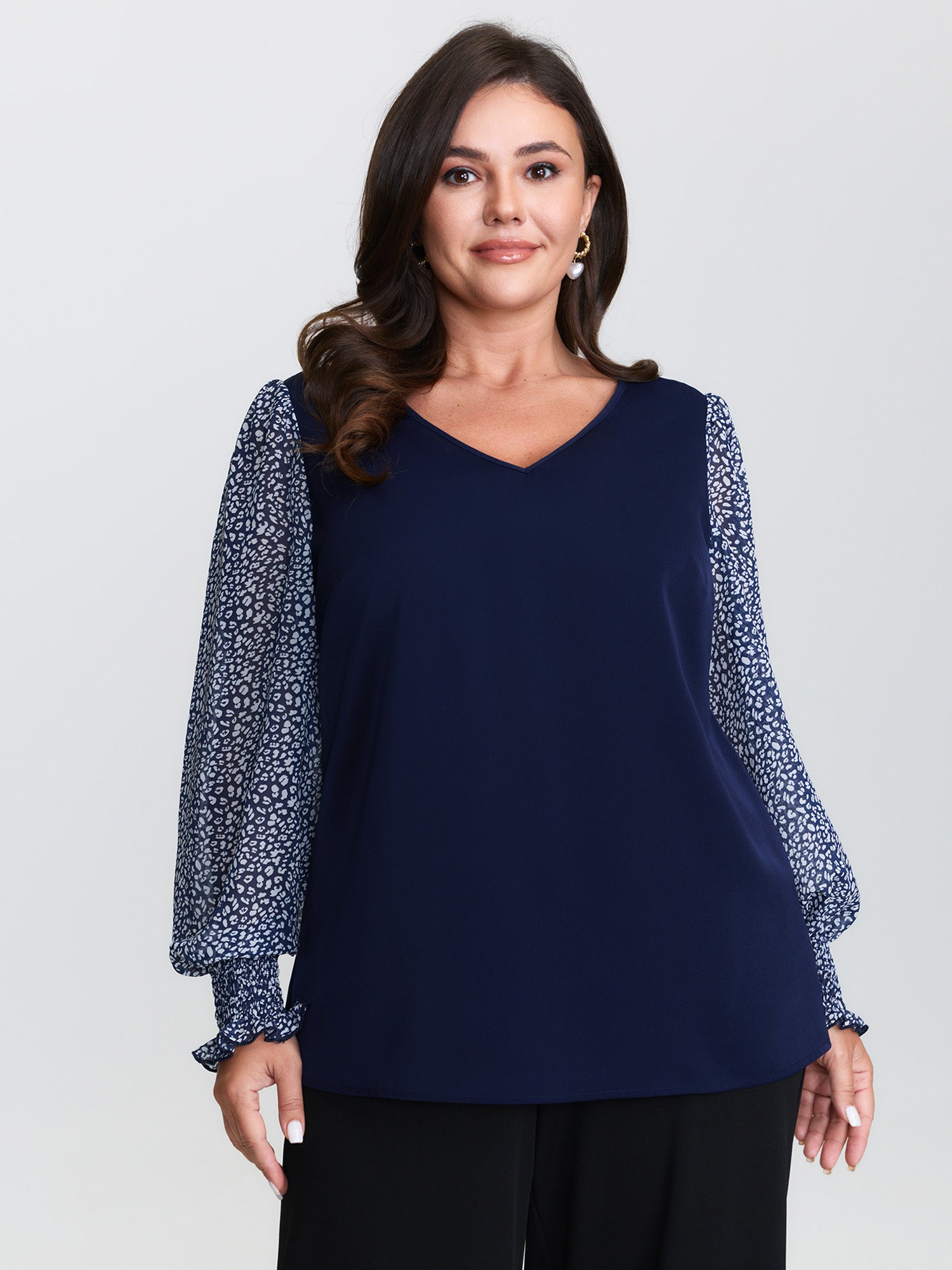 Leopard Print Contrast V-Neck Knit Top