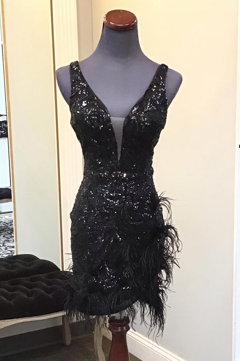 Sparkly Black Sequin V-Neck Backless Tight Short Homecoming Dress/Mini Dress with Feathers