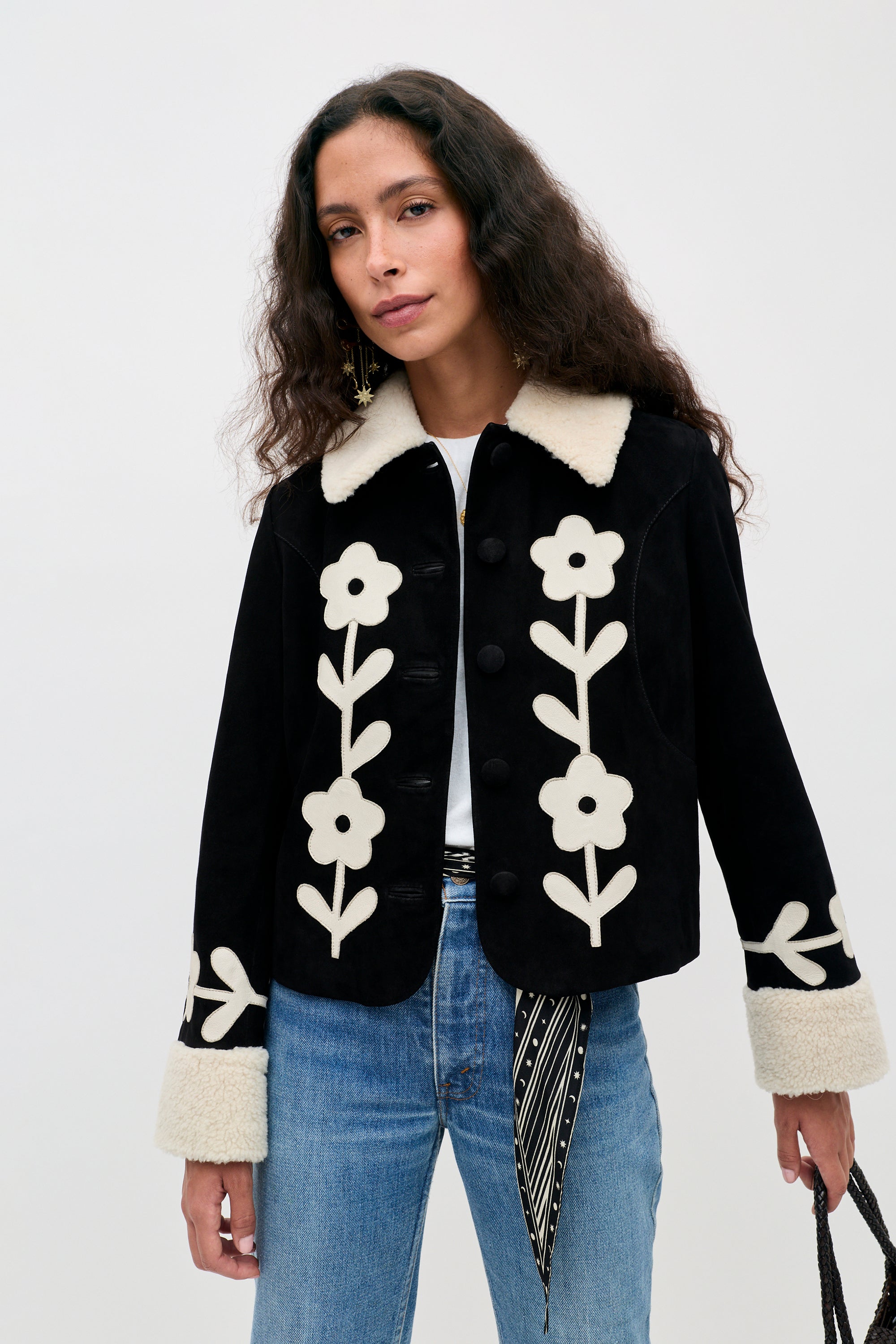 Brodie - Retro Daisy Applique Embroidery Black