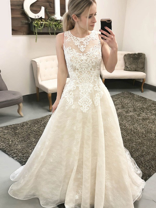 Elegant Court Train Crew Sleeveless Lace Ball Gown Wedding Dresses