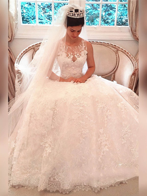 Elegant Ball Gown Lace Court Train Wedding Dresses with Appliques