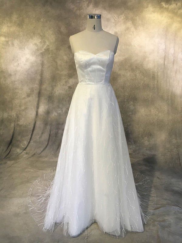 Charming A-Line Sweetheart Strapless Lace Wedding Dresses with Court Train