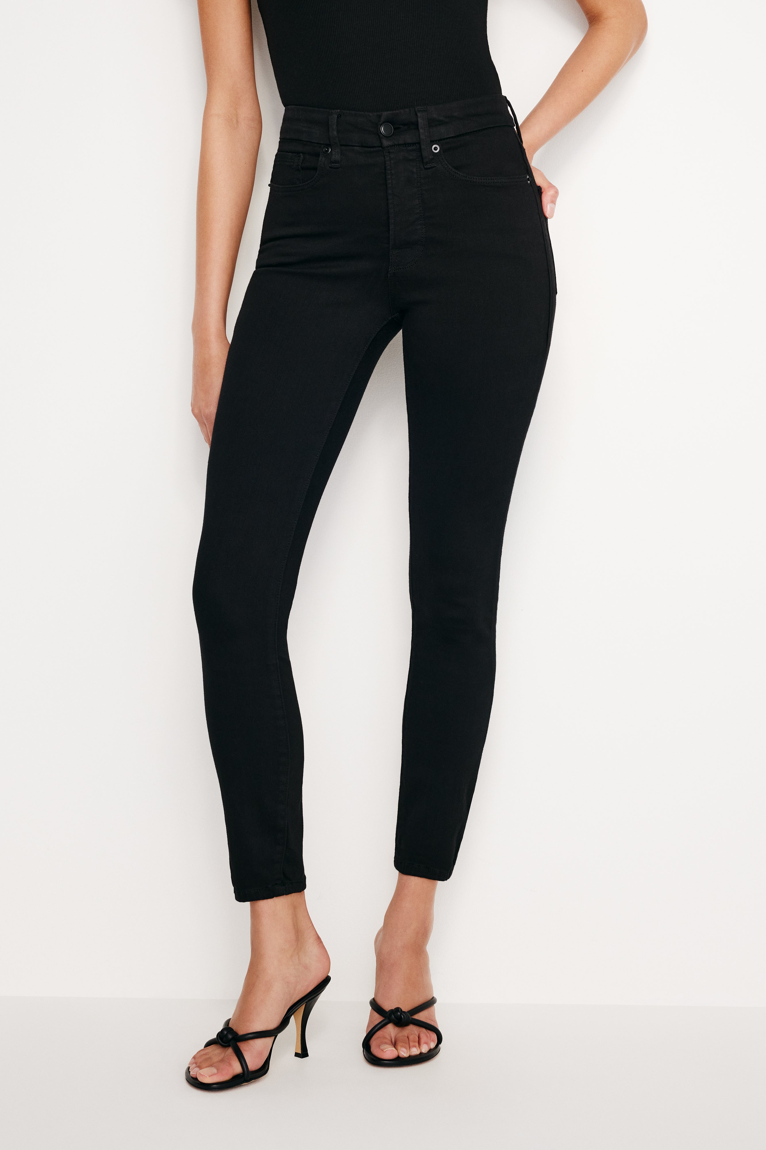 NEVER FADE GOOD LEGS SKINNY CROPPED JEANS| BLACK