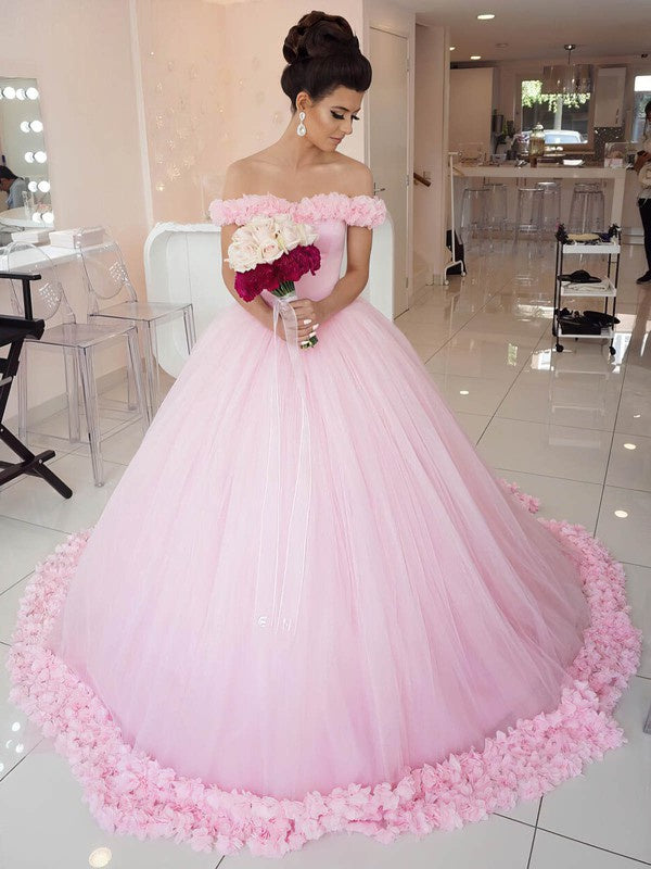 Beautiful Off-The-Shoulder Sweetheart Tulle Ball Gown Court Train Wedding Dresses with Handmade Flowers