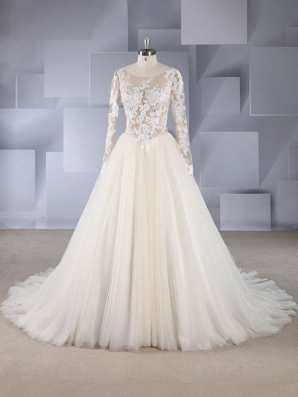 Chic Crew Neck Long Sleeves Lace Tulle Ball Gown Wedding Dresses