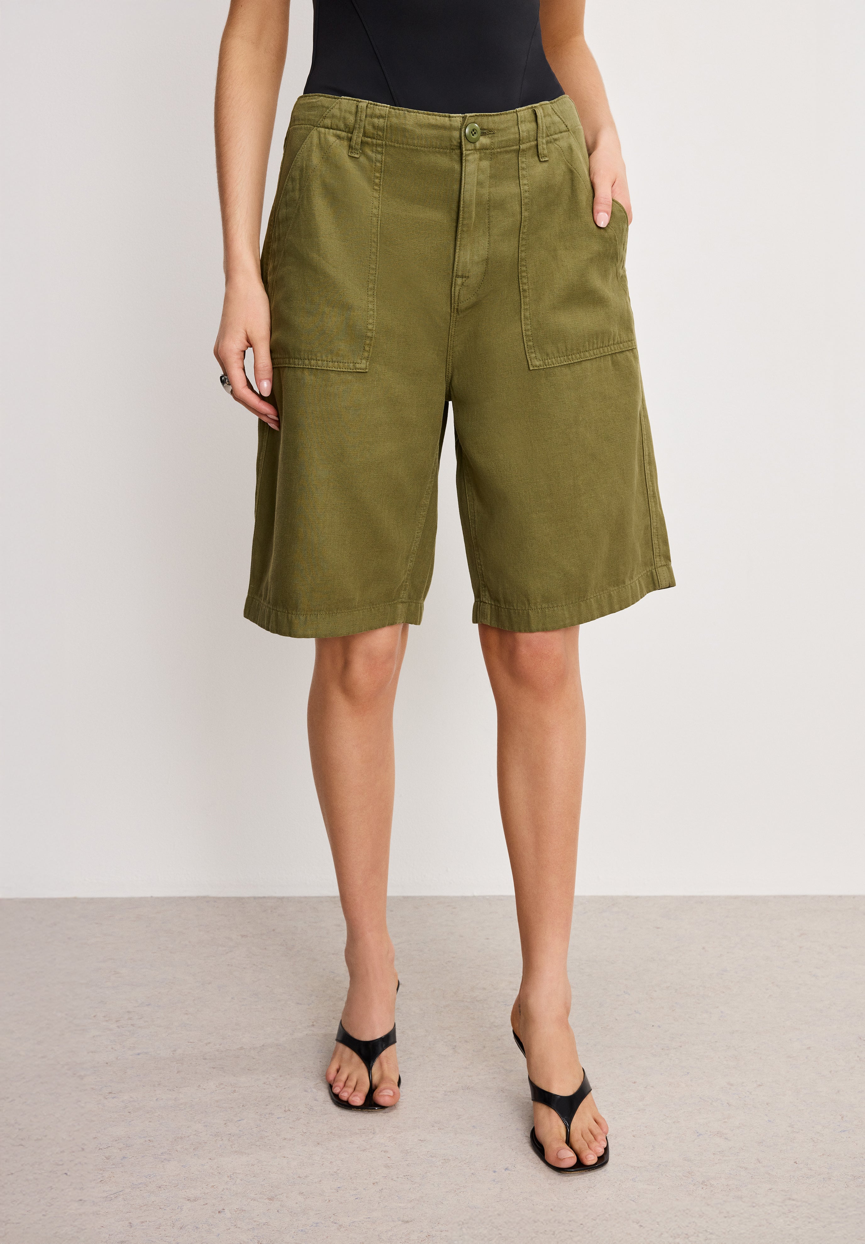 LITE LINEN BERMUDA SHORT | MARTINI OLIVE002