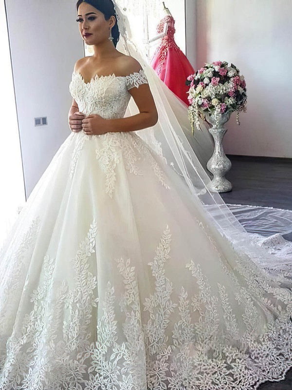 Elegant Ball Gown Off-The-Shoulder Sweetheart Lace Chapel Train Wedding Dresses