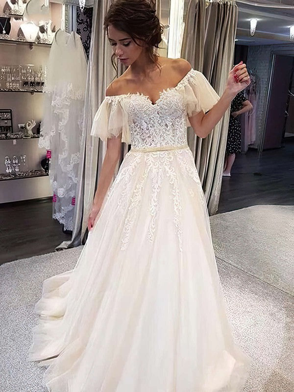 Glamorous Off-The-Shoulder Tulle Ball Gown Lace Wedding Dresses with Court Train