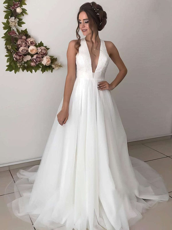 Elegant V-Neck Sleeveless Tulle Wedding Dresses with Court Train