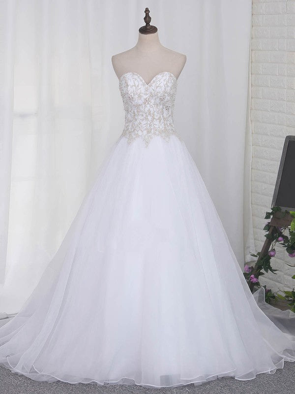 Luxurious Ball Gown Sweetheart Organza Sweep Train Wedding Dresses with Beading