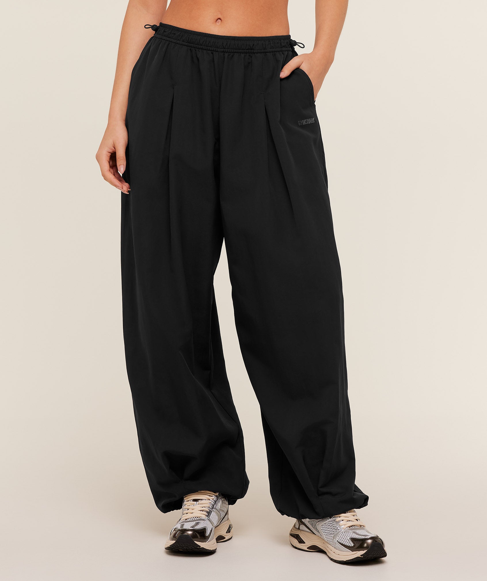 Gymshark Weekend Lifestyle Parachute Pants - Black