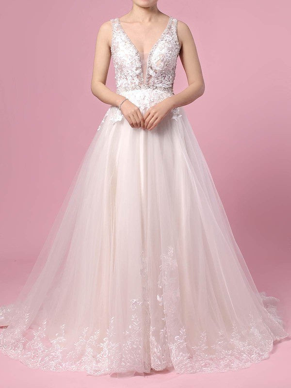 Luxurious V-Neck Sleeveless Ball Gown Tulle Lace Wedding Dresses with Sweep Train