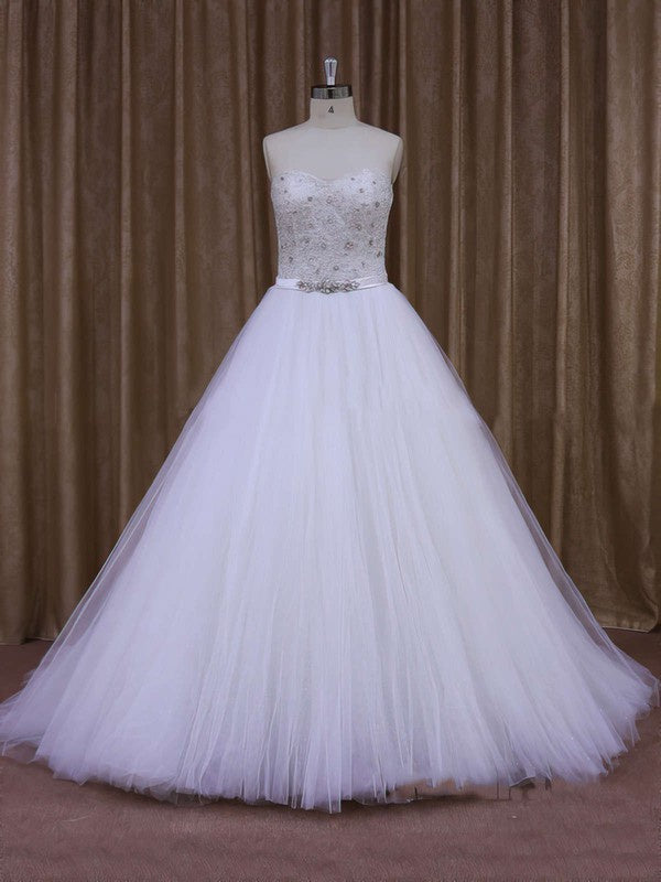 Luxurious Ball Gown Sweetheart Strapless Tulle Court Train Wedding Dresses with Sash