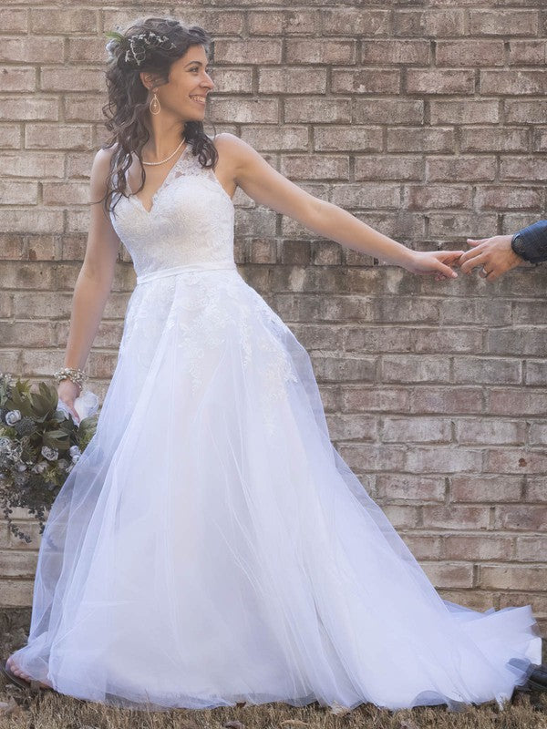 Gorgeous Ball Gown V-Neck Tulle Court Train Wedding Dresses with Ribbon