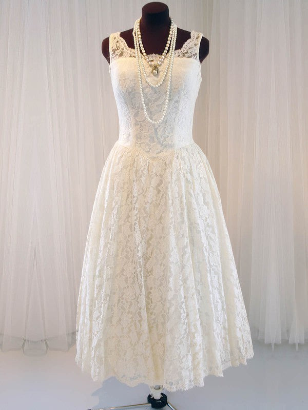 Classic A-Line Sleeveless Lace Tea-length Wedding Dresses
