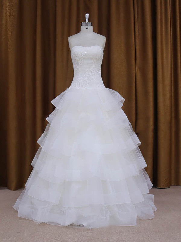 Elegant Floor-Length Tulle Lace Sweetheart Strapless Ball Gown Wedding Dresses with Cascading Ruffles