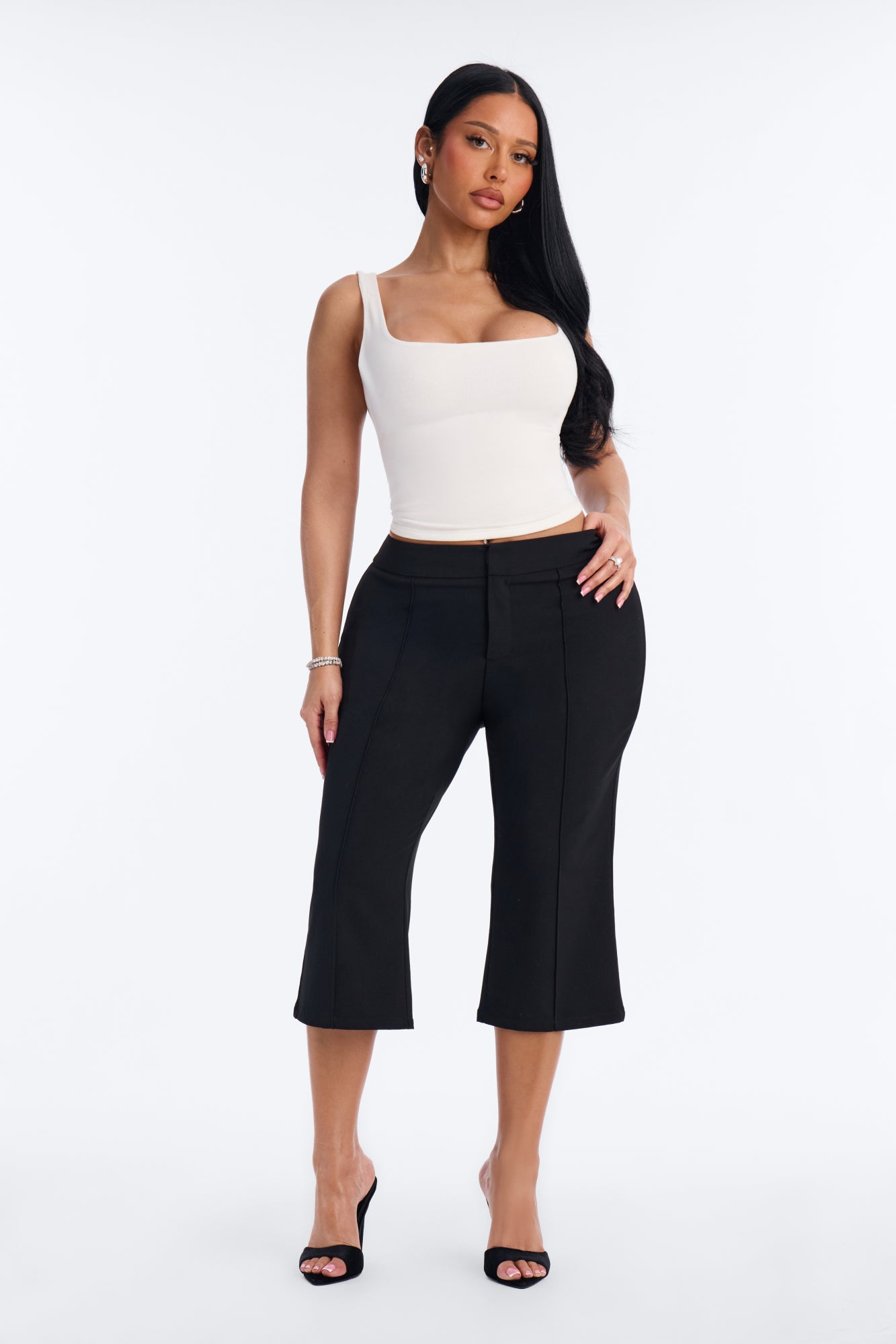 Mollie Mid Rise Cropped Capri Trouser - Black