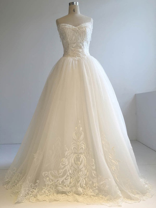 Beautiful Strapless Sweetheart Tulle Ball Gown Wedding Dresses
