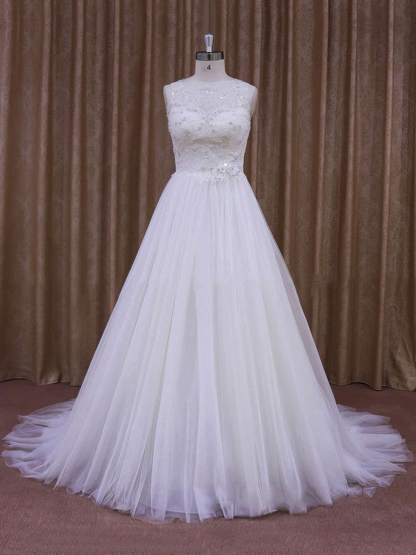 Luxurious Sleeveless Tulle Wedding Dresses with Appliques