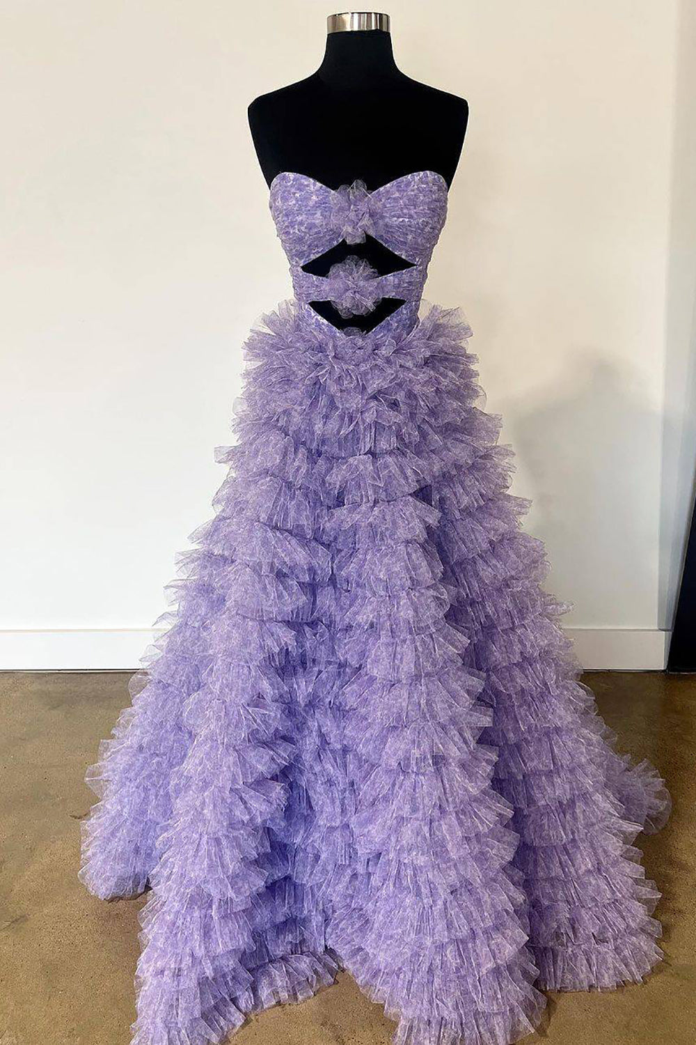 Elegant Sweetheart Purple Tulle A-Line Long Prom Dress Featuring a Keyhole