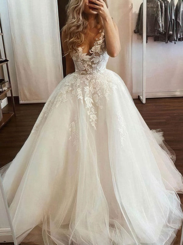Gorgeous V-Neck Sleeveless Lace Tulle Ball Gown Wedding Dresses with Appliques