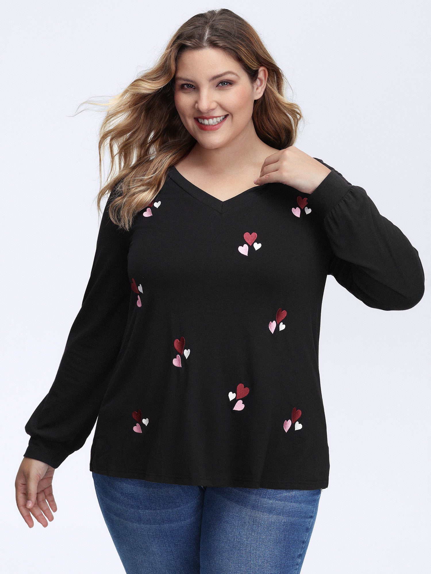 Stretchy Heart Embroidered V-Neck Knit T-Shirt
