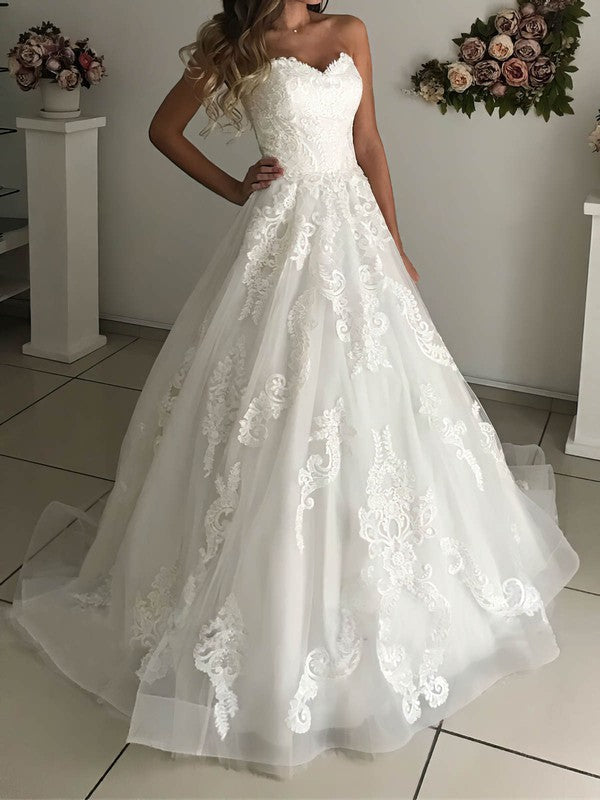 Beautiful Sweetheart Strapless Ball Gown Wedding Dresses with Sweep Train