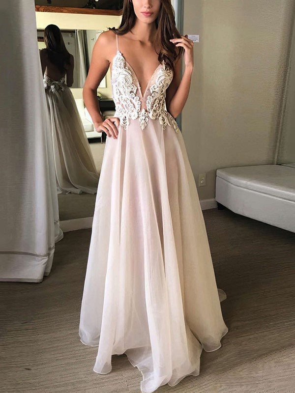 Exquisite A-Line Lace Sweep Train V-Neck Spaghetti Straps Tulle Wedding Dresses with Appliques