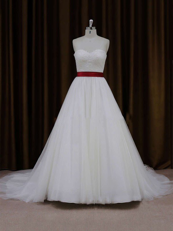 Elegant Ball Gown Sweetheart Strapless Tulle Court Train Wedding Dresses with Ribbon