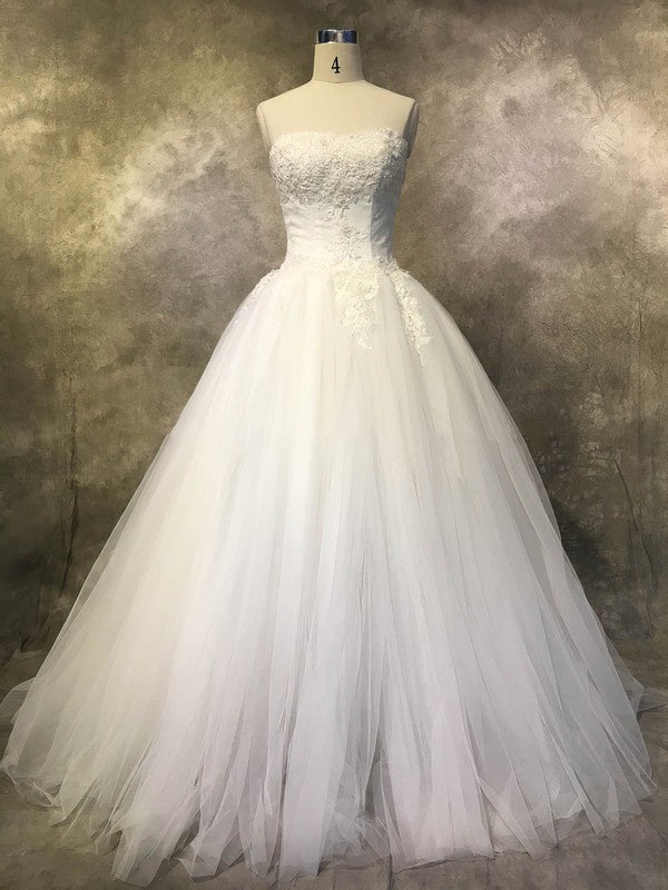 Beautiful Strapless Tulle Ball Gown Court Train Wedding Dresses with Appliques