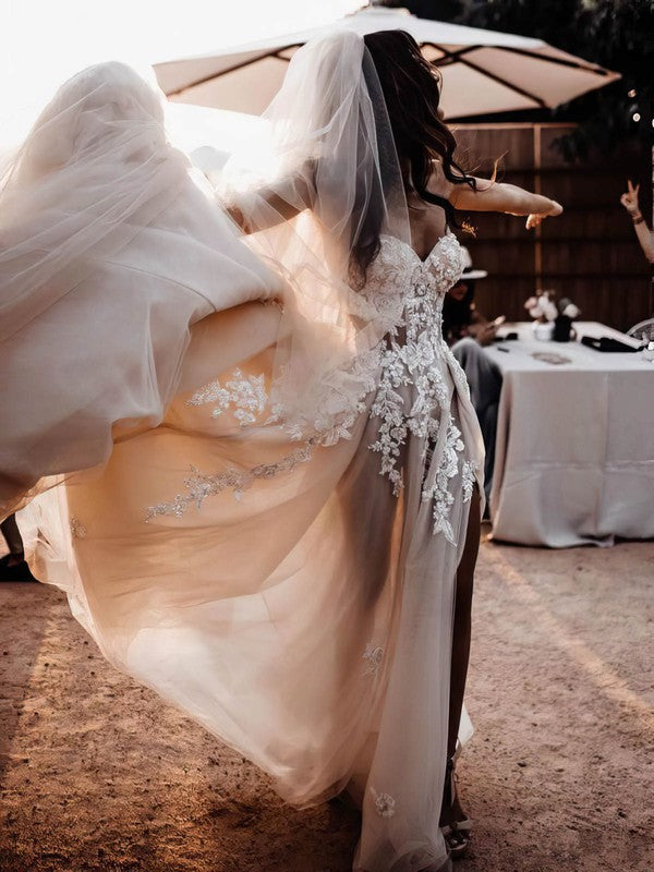 Elegant Sweetheart Strapless Tulle Lace Wedding Dresses with Split