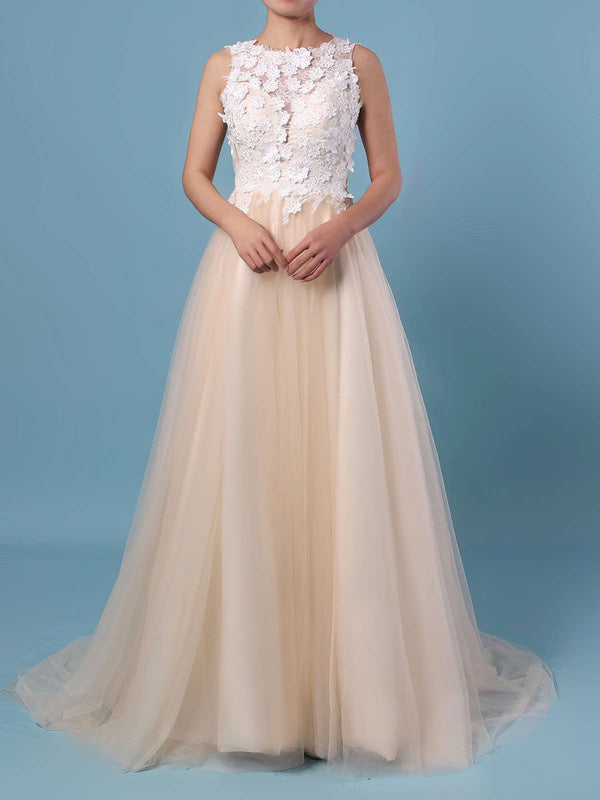 Exquisite Lace Tulle Sweep Train Wedding Dresses with Flowers
