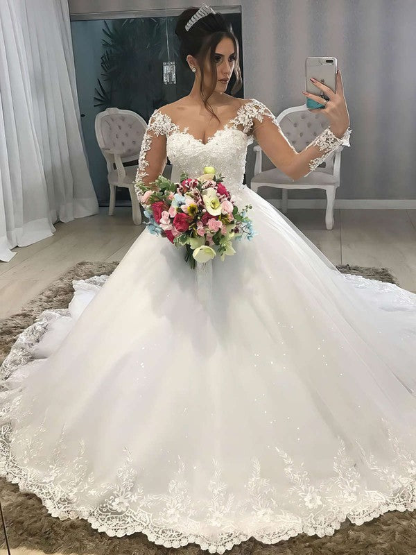 Luxurious Ball Gown Long Sleeves V-Neck Tulle Lace Chapel Train Wedding Dresses with Beads