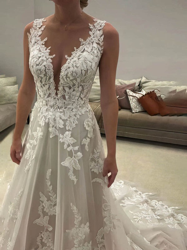 Stunning Deep V-Neck Sleeveless Tulle Lace Court Train Ball Gown Wedding Dresses with Appliques