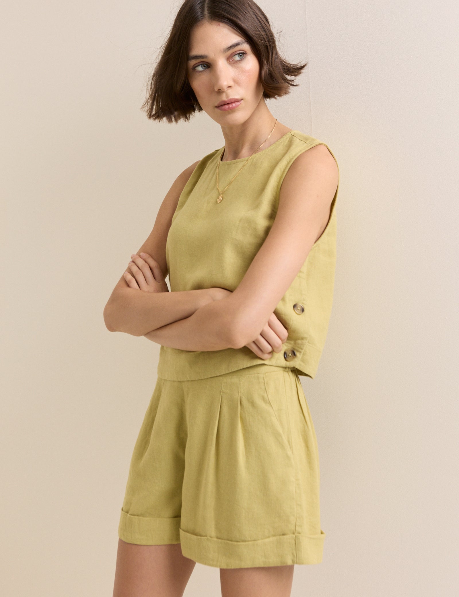 Green Linen-Rich Torrent Turn Up Shorts