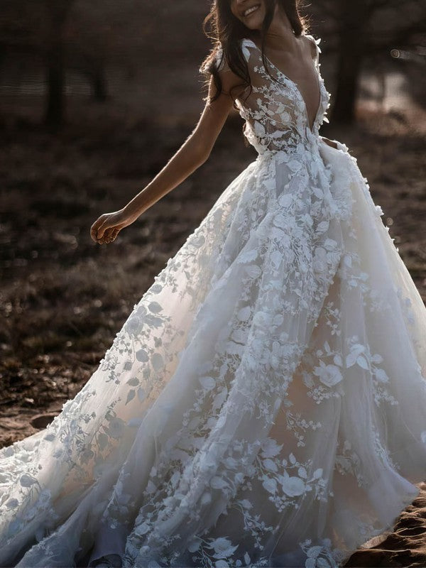 Beautiful Capped Deep V-Neck Lace Tulle Ball Gown Wedding Dresses with Appliques