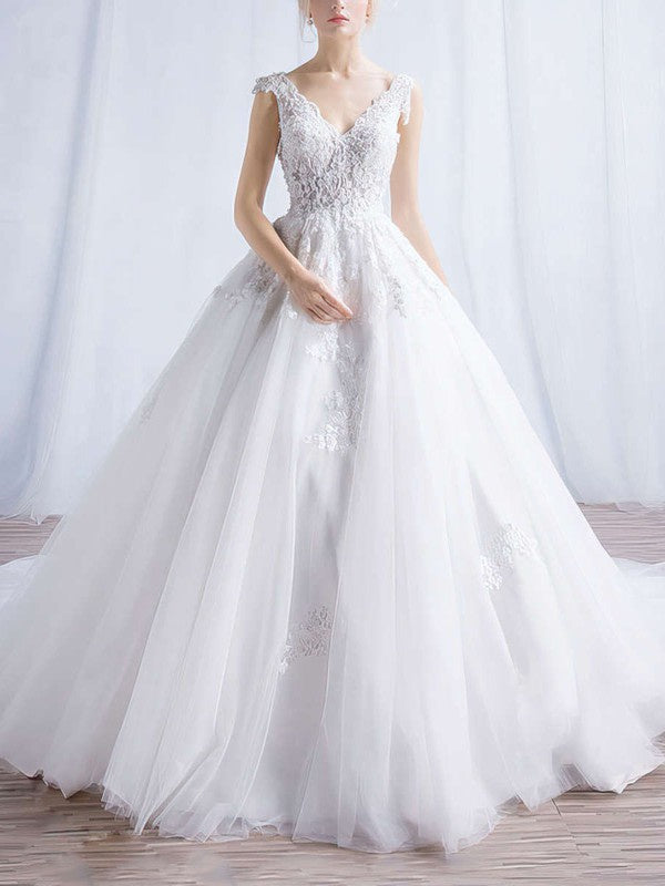 Elegant V-Neck Sleeveless Tulle Lace Chapel Train Wedding Dresses with Appliques