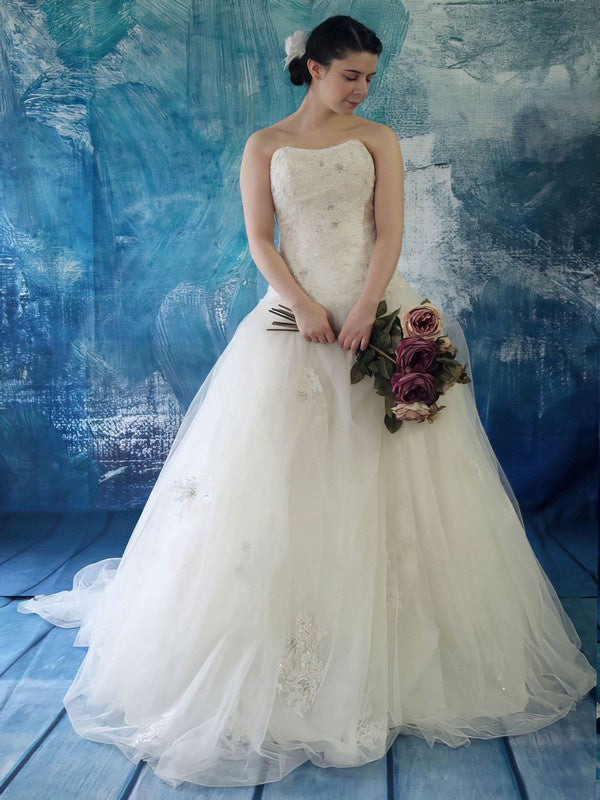 Charming Strapless Tulle Ball Gown Court Train Wedding Dresses