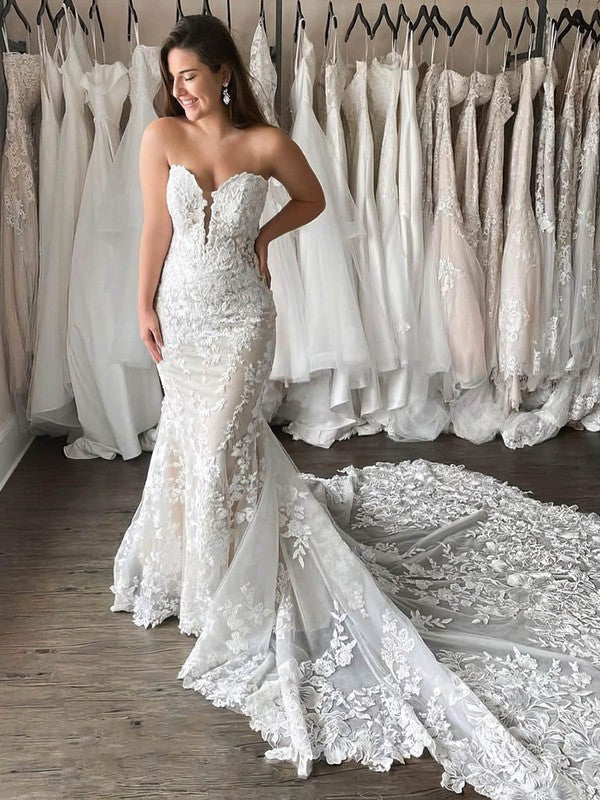 Fabulous Strapless Mermaid V-Neck Lace Wedding Dresses with Chapel Train