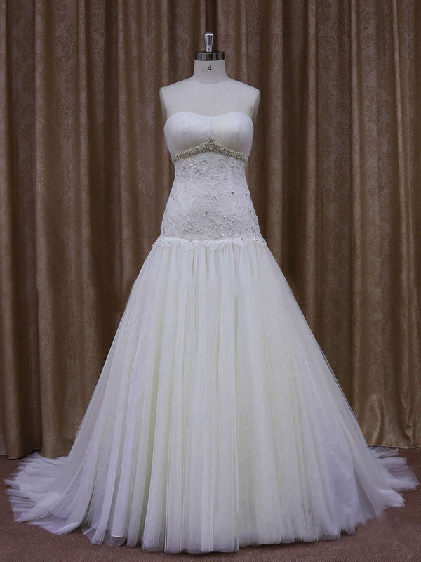 Elegant Sweetheart Strapless Trumpet Tulle Wedding Dresses with Beads