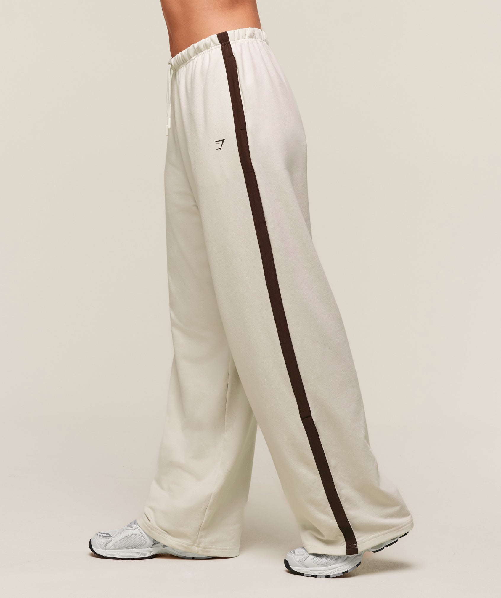 Gymshark Retro Stripe Snap Pants - Oat White/Archive Brown